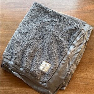 LITTLE GIRAFFE Gray Textured Throw Blanket